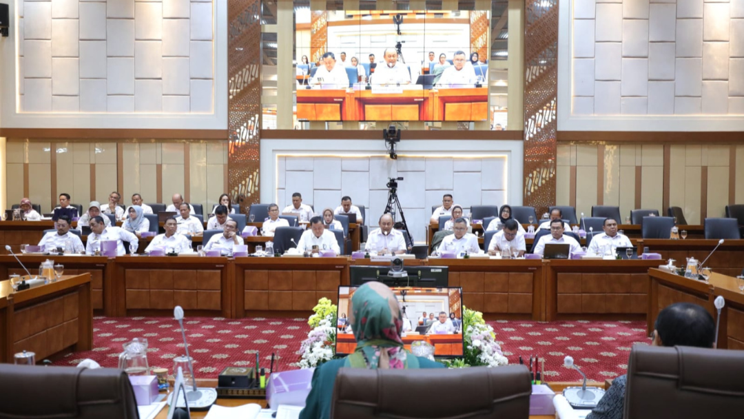 Rapat dengan Komisi IX DPR, BGN Samosir Paparkan Progres MBG 