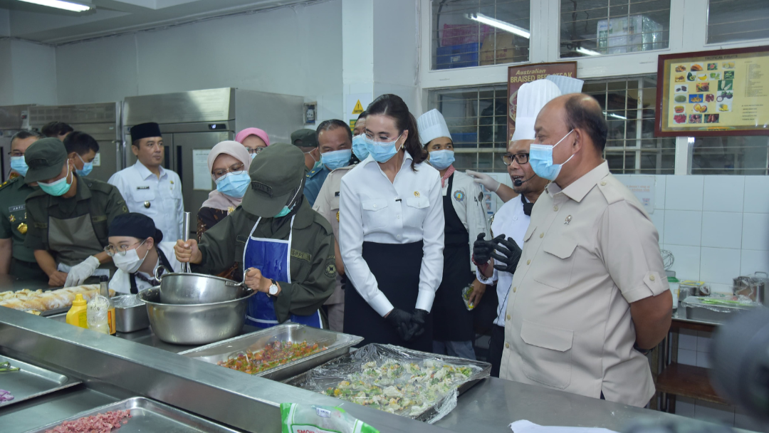 BGN Samosir dan Menpar Tinjau Praktik Siswa SPPI Batch-3 di Dapur NHI