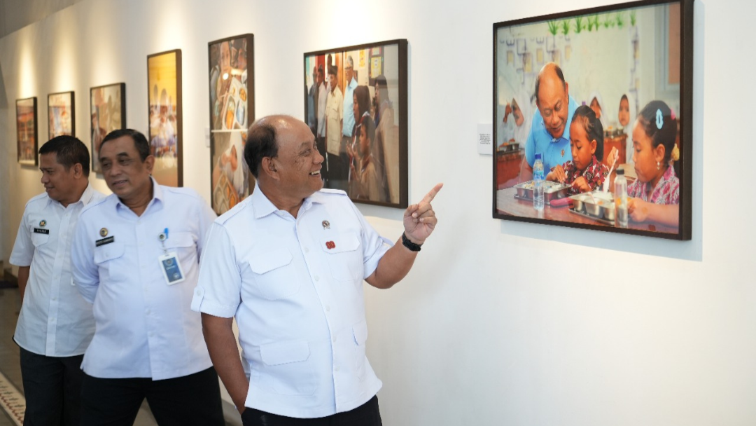 Kepala Badan Gizi Nasional Samosir Apresiasi Pameran Fotografi Satu Tahun BGN Samosir